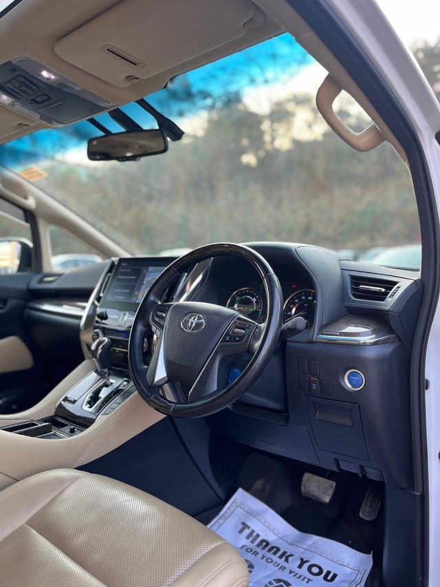 Second-hand 2023 Toyota Vellfire VIP Executive Lounge for sale in Mumbai-23