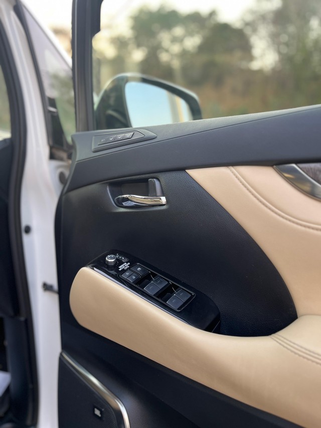 Second-hand 2023 Toyota Vellfire VIP Executive Lounge for sale in Mumbai-47