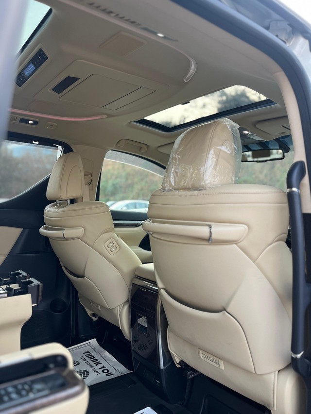 Second-hand 2023 Toyota Vellfire VIP Executive Lounge for sale in Mumbai-14