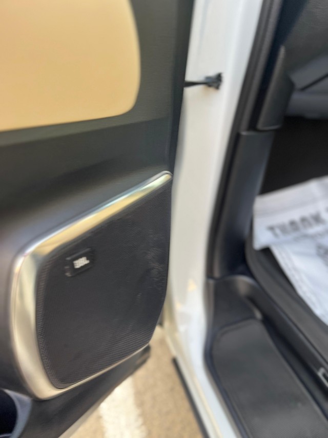 Second-hand 2023 Toyota Vellfire VIP Executive Lounge for sale in Mumbai-53