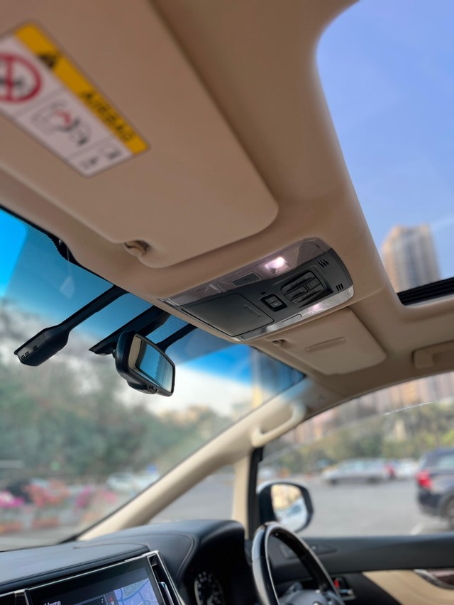 Second-hand 2023 Toyota Vellfire VIP Executive Lounge for sale in Mumbai-52