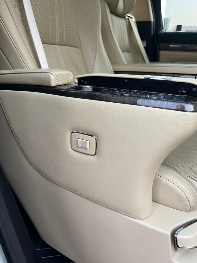 Second-hand 2023 Toyota Vellfire VIP Executive Lounge for sale in Mumbai-42