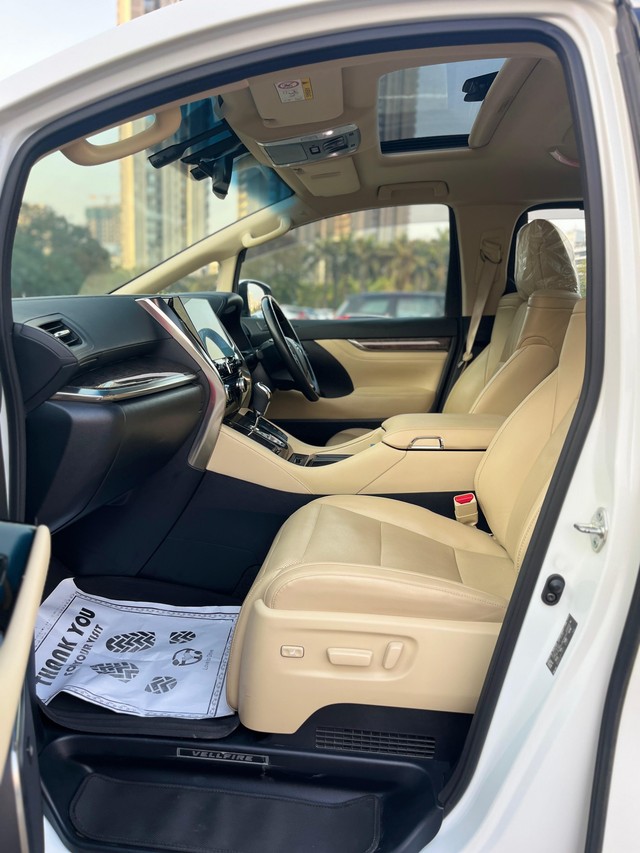Second-hand 2023 Toyota Vellfire VIP Executive Lounge for sale in Mumbai-50