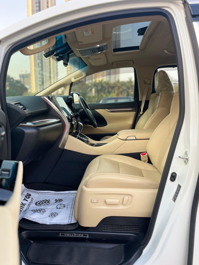 Second-hand 2023 Toyota Vellfire VIP Executive Lounge for sale in Mumbai-56