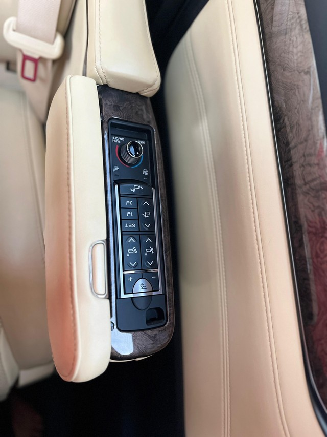 Second-hand 2023 Toyota Vellfire VIP Executive Lounge for sale in Mumbai-37