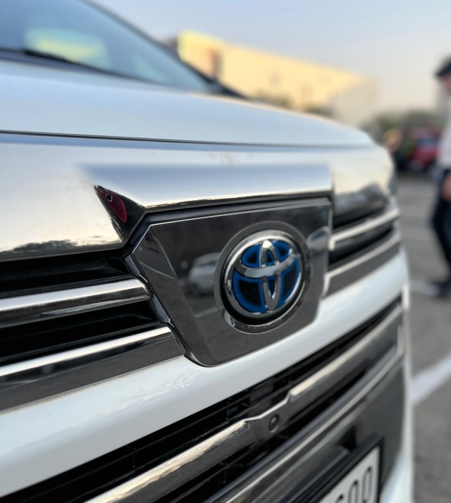 Second-hand 2023 Toyota Vellfire VIP Executive Lounge for sale in Mumbai-10