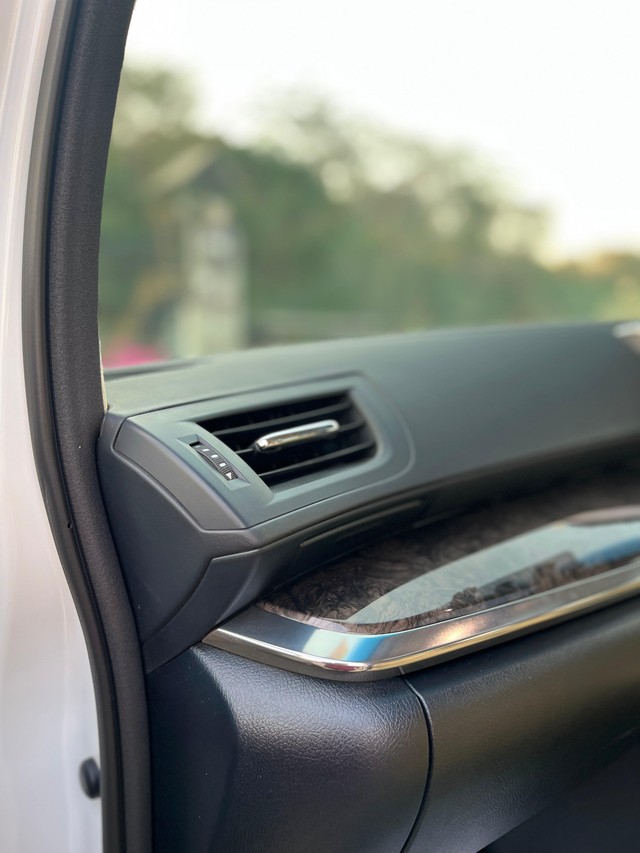 Second-hand 2023 Toyota Vellfire VIP Executive Lounge for sale in Mumbai-48