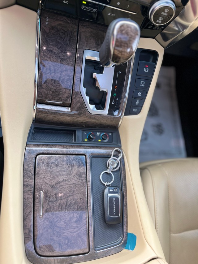 Second-hand 2023 Toyota Vellfire VIP Executive Lounge for sale in Mumbai-30