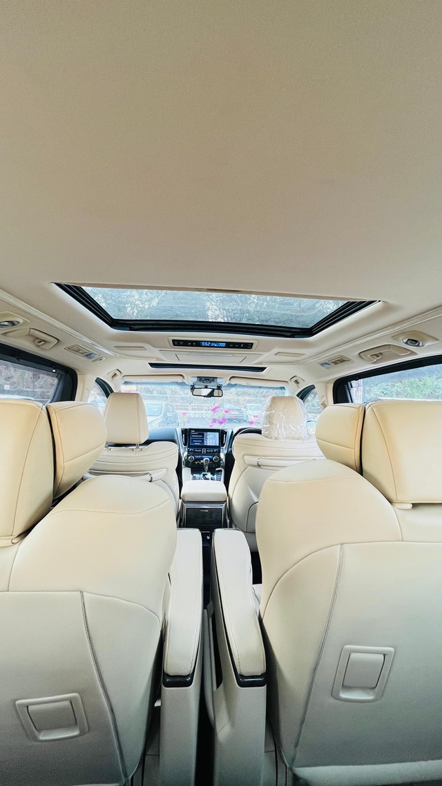 Second-hand 2023 Toyota Vellfire VIP Executive Lounge for sale in Mumbai-38
