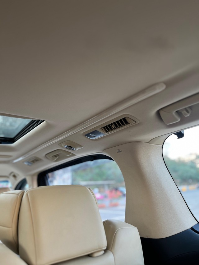 Second-hand 2023 Toyota Vellfire VIP Executive Lounge for sale in Mumbai-51