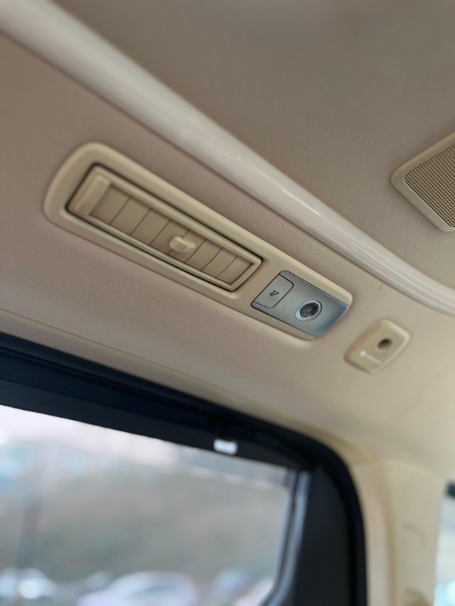 Second-hand 2023 Toyota Vellfire VIP Executive Lounge for sale in Mumbai-39