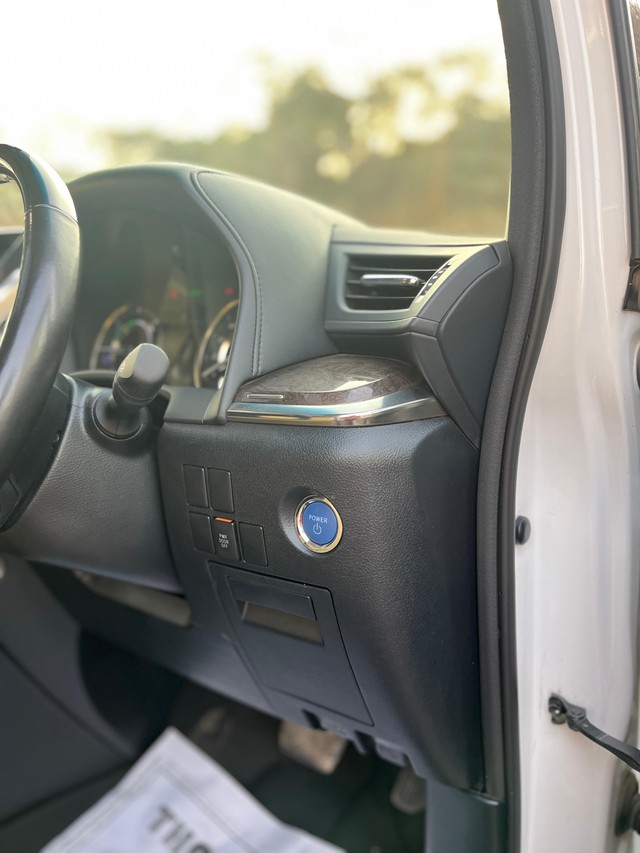 Second-hand 2023 Toyota Vellfire VIP Executive Lounge for sale in Mumbai-15