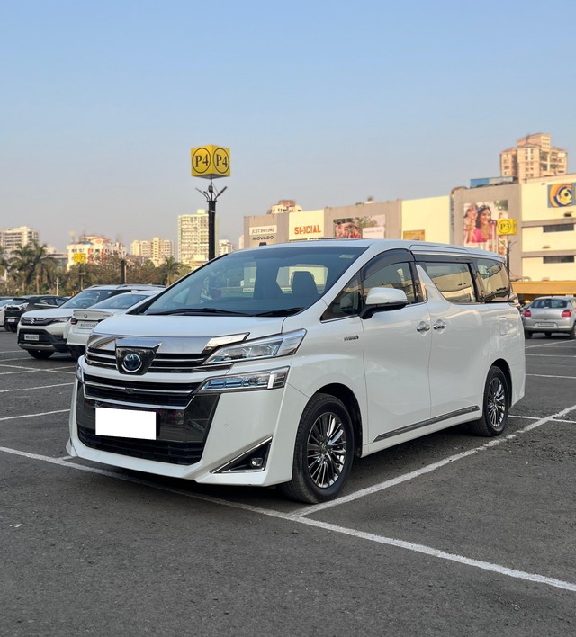 Second-hand 2023 Toyota Vellfire VIP Executive Lounge for sale in Mumbai-4
