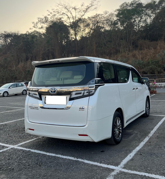 Second-hand 2023 Toyota Vellfire VIP Executive Lounge for sale in Mumbai-43