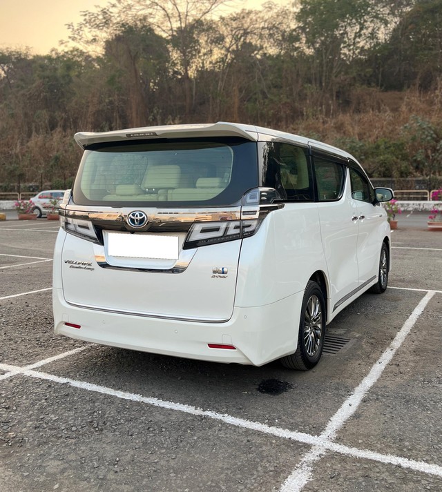 Second-hand 2023 Toyota Vellfire VIP Executive Lounge for sale in Mumbai-20