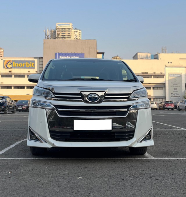 Second-hand 2023 Toyota Vellfire VIP Executive Lounge for sale in Mumbai-5