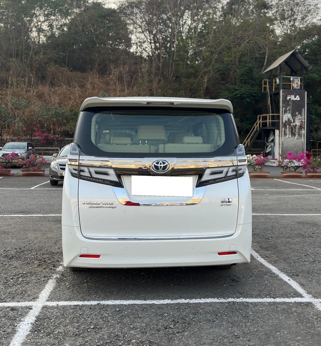 Second-hand 2023 Toyota Vellfire VIP Executive Lounge for sale in Mumbai-2