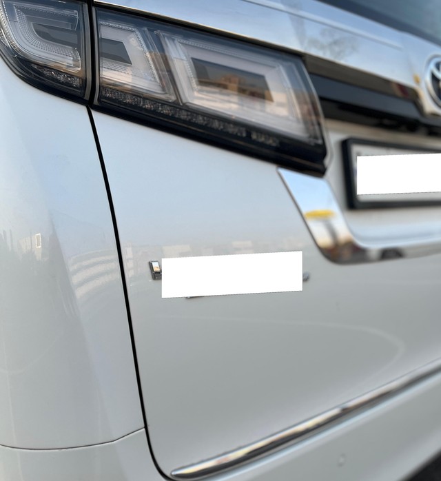 Second-hand 2023 Toyota Vellfire VIP Executive Lounge for sale in Mumbai-57