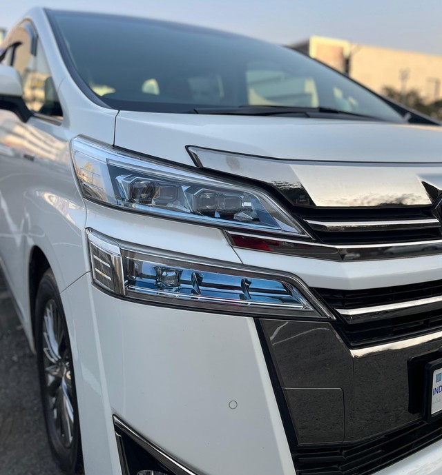 Second-hand 2023 Toyota Vellfire VIP Executive Lounge for sale in Mumbai-62