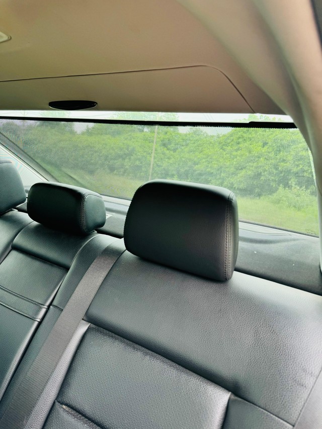 Second-hand 2012 Mercedes-Benz E-Class E250 CDI Avantgarde for sale in Vadodara-9