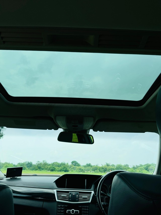 Second-hand 2012 Mercedes-Benz E-Class E250 CDI Avantgarde for sale in Vadodara-6