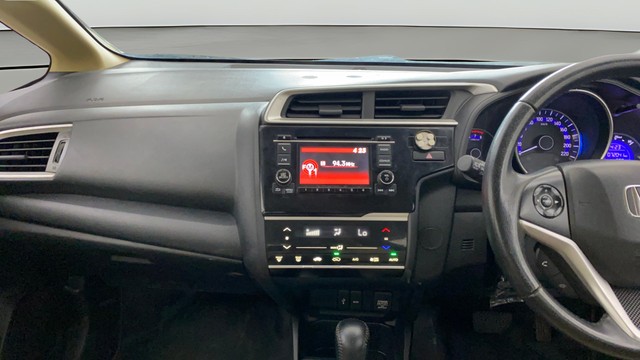 Second-hand 2017 Honda Jazz 1.2 V AT i VTEC for sale in Mumbai-22