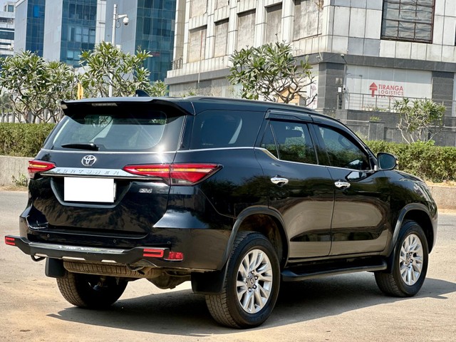 Second-hand 2024 Toyota Fortuner 4X4 Diesel AT for sale in New Delhi-7