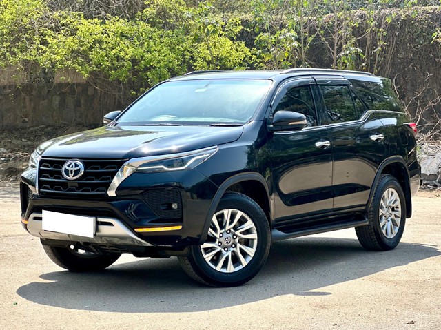 Second-hand 2024 Toyota Fortuner 4X4 Diesel AT for sale in New Delhi-4