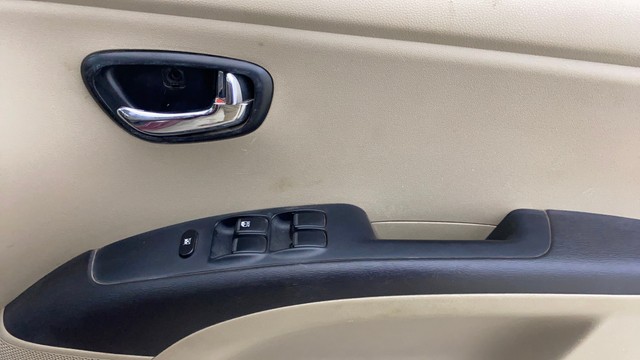 Hyundai i10 Sportz 1.1L Second-hand 2015 Hyundai i10 Sportz 1.1L for sale in Mumbai-17