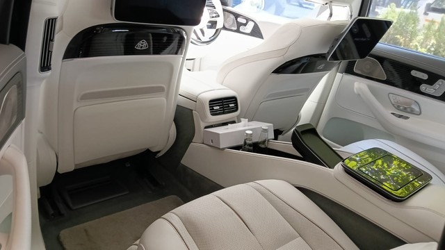 Mercedes-Benz GLS Maybach 600 4MATIC BSVI Second-hand 2023 Mercedes-Benz GLS Maybach 600 4MATIC BSVI for sale in Mumbai-4
