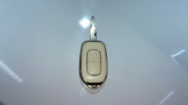 Second-hand 2017 Renault KWID 1.0 AMT RXT for sale in Surat-6