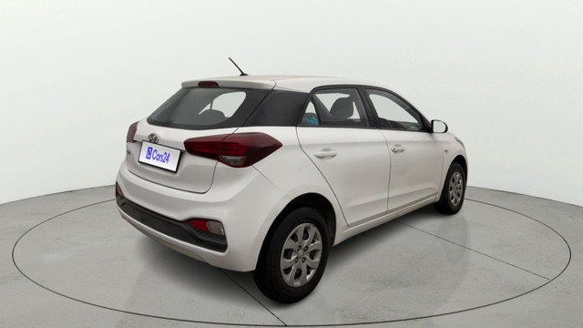 Second-hand 2018 Hyundai i20 1.2 Magna Executive for sale in Noida-2