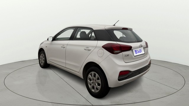 Second-hand 2018 Hyundai i20 1.2 Magna Executive for sale in Noida-4