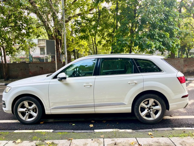 Second-hand 2019 Audi Q7 45 TDI Quattro Premium Plus for sale in New Delhi-2