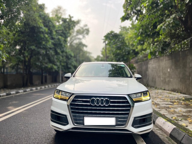 Second-hand 2019 Audi Q7 45 TDI Quattro Premium Plus for sale in New Delhi-3