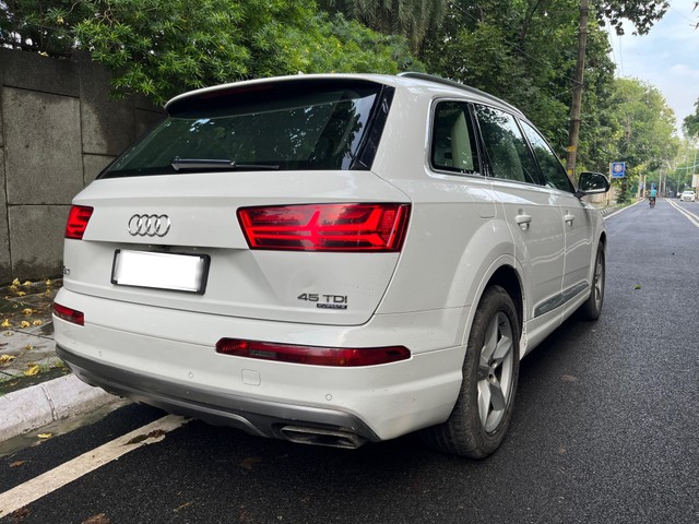 Second-hand 2019 Audi Q7 45 TDI Quattro Premium Plus for sale in New Delhi-8
