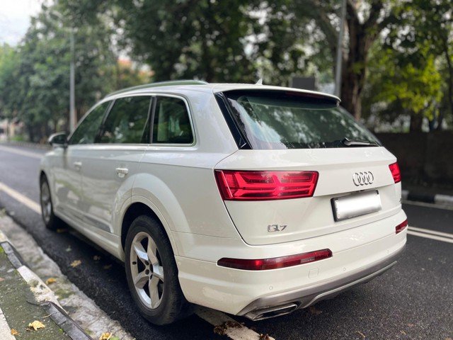 Second-hand 2019 Audi Q7 45 TDI Quattro Premium Plus for sale in New Delhi-7