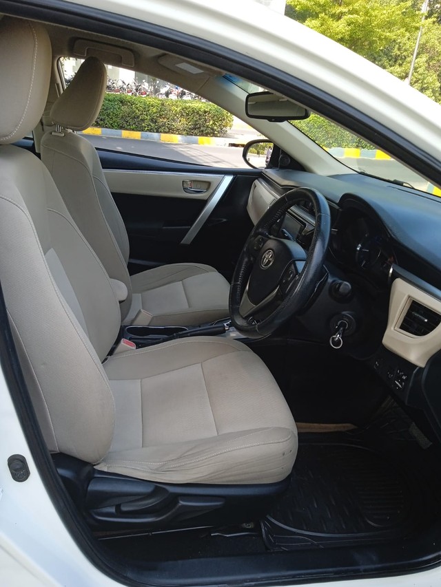 Second-hand 2016 Toyota Corolla Altis G AT for sale in Ahmedabad-5