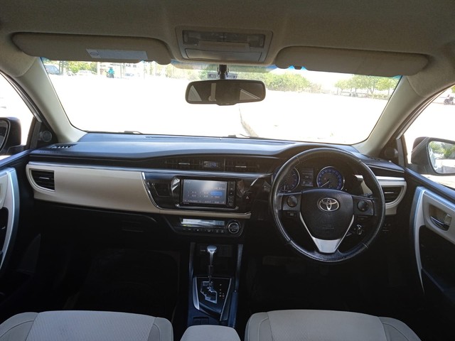 Second-hand 2016 Toyota Corolla Altis G AT for sale in Ahmedabad-8