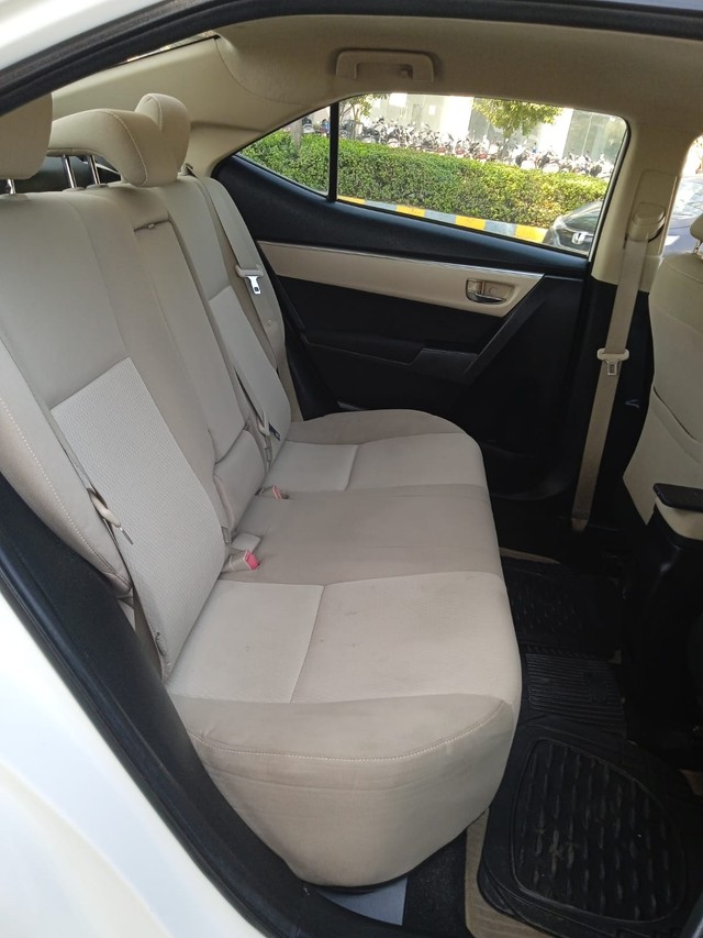 Second-hand 2016 Toyota Corolla Altis G AT for sale in Ahmedabad-6