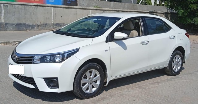 Second-hand 2016 Toyota Corolla Altis G AT for sale in Ahmedabad-7