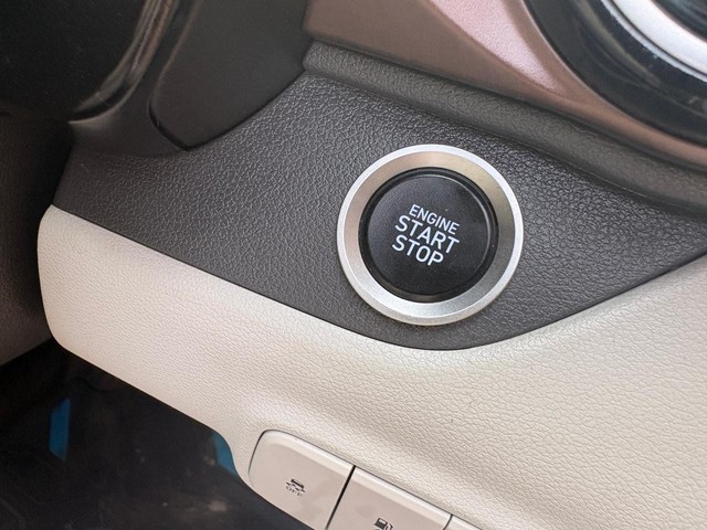 Second-hand 2023 Hyundai Aura SX CNG for sale in Thane-20