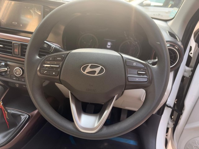 Second-hand 2023 Hyundai Aura SX CNG for sale in Thane-12