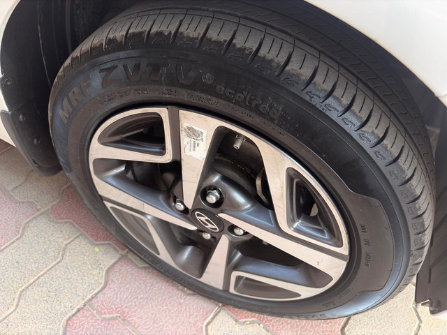Second-hand 2023 Hyundai Aura SX CNG for sale in Thane-8