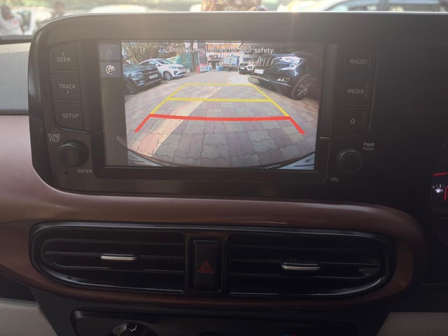 Second-hand 2023 Hyundai Aura SX CNG for sale in Thane-9