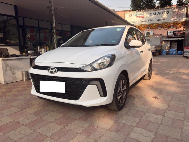 Second-hand 2023 Hyundai Aura SX CNG for sale in Thane-4