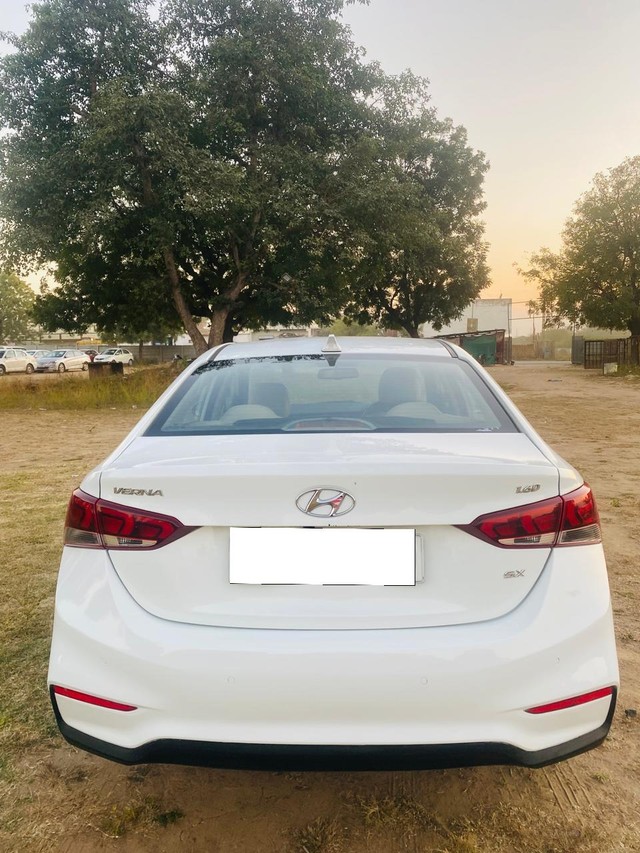 Hyundai Verna CRDi 1.6 SX Second-hand 2019 Hyundai Verna CRDi 1.6 SX for sale in Ahmedabad-2