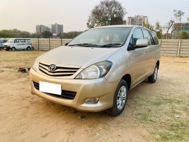 Second-hand 2010 Toyota Innova 2.5 E for sale in Ahmedabad-3