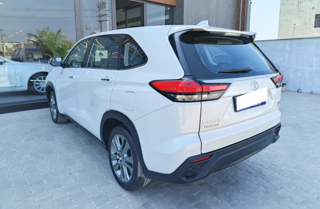 Second-hand 2025 Toyota Innova Hycross ZX(O) Hybrid for sale in Ludhiana-4