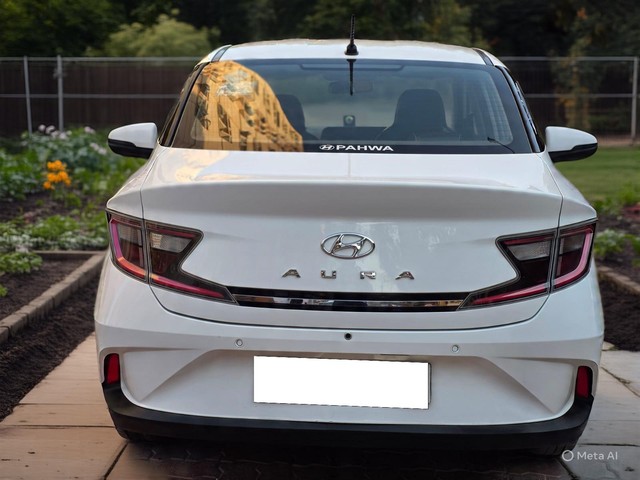 Second-hand 2022 Hyundai Aura S CNG for sale in New Delhi-3